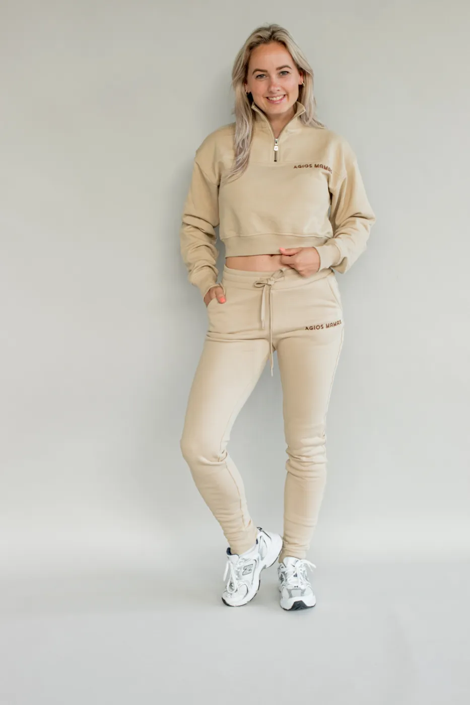 SF10 - Cropped zip sweater